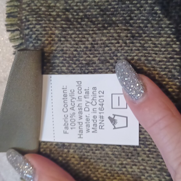 Herbalife Nutrition Unisex Camouflage Fringed Scarf - Picture 5 of 6